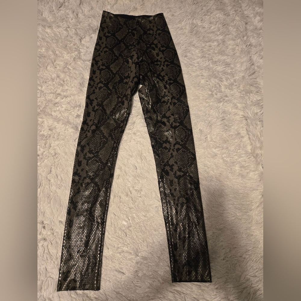 Commando Reptile Embossed Faux Leather Leggings in Grey Snakeskin  Size S - Picture 3 of 11